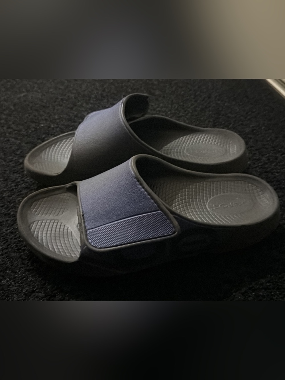 Oofos Men's Navy Slide Sandals - size 8